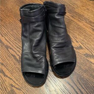 Vince peep toe Thalia sandals - size 6 narrow